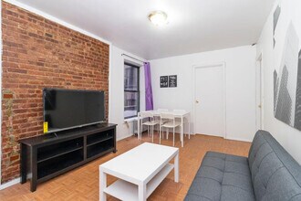 Building Photo - 153E E 92nd St
