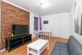 Building Photo - 155 E 92nd St
