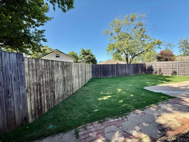 Building Photo - Nice 3 bedroom 2.5 bath near Jenks HS