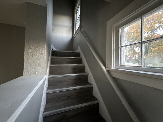 Building Photo - 11104 Lincoln Ave