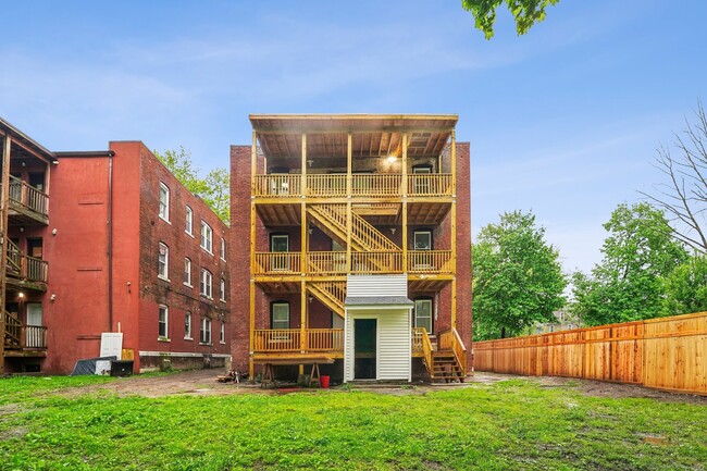 Building Photo - 208 Magnolia St
