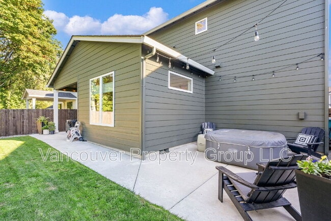 Building Photo - 746 SE 38th St