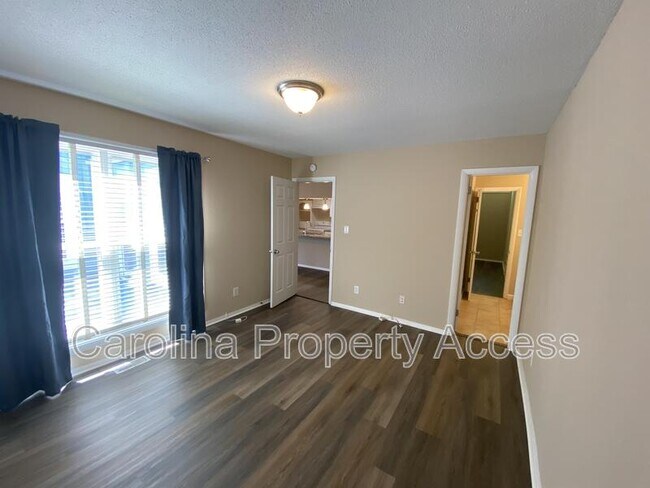 Building Photo - 102 Polks Pl