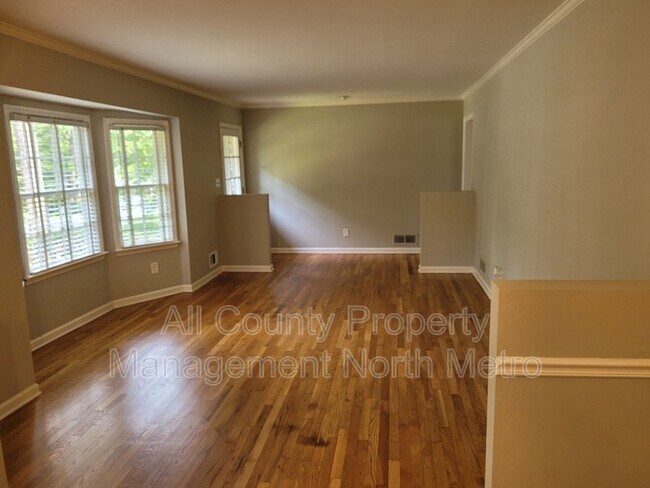 Building Photo - 777 Foxcroft Cir SE