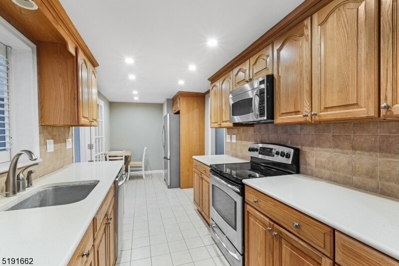 Building Photo - 27 Hillcrest Rd