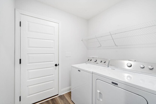 Building Photo - Pet Friendly Three Bedroom with Bonus!