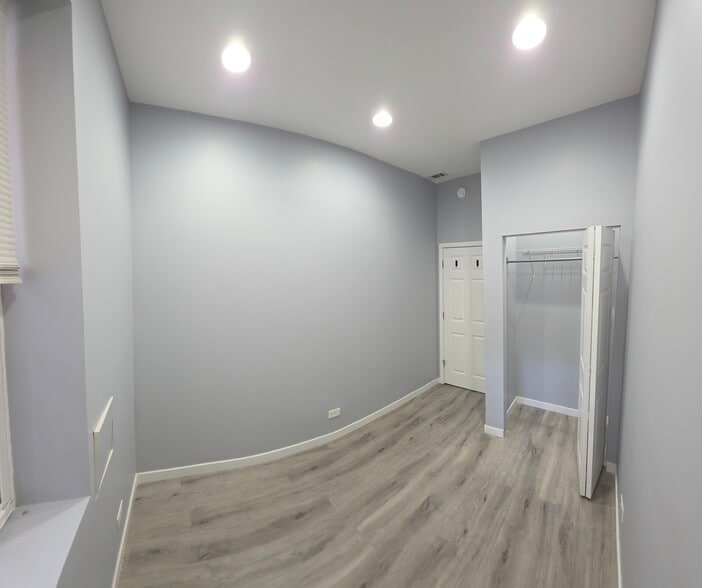 Building Photo - 2113 W 18th Pl