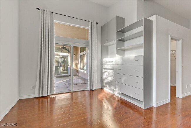 Building Photo - 7215 N Buttons Ridge Dr