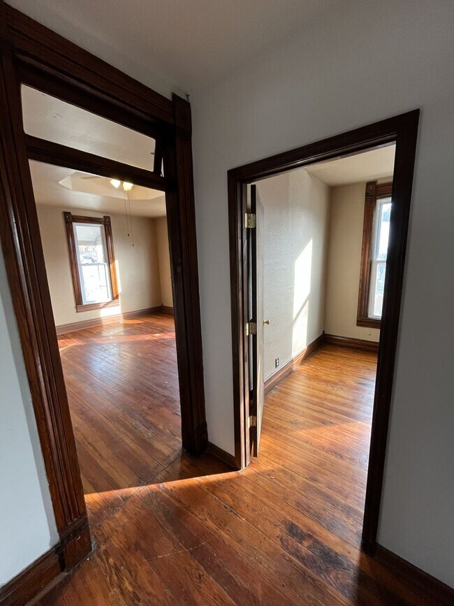 Building Photo - 2 Bedroom House For Rent