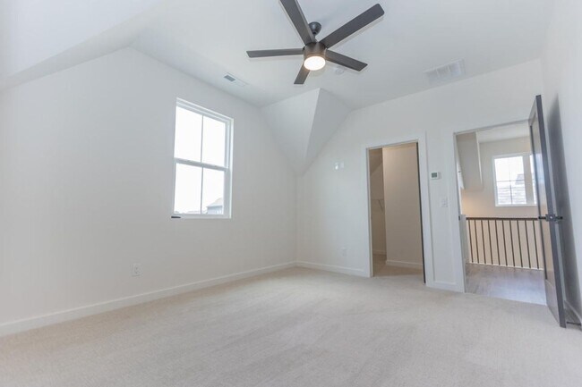 Building Photo - Executive Property located in Republic with a "furnished option" Don't miss this showstopper!!