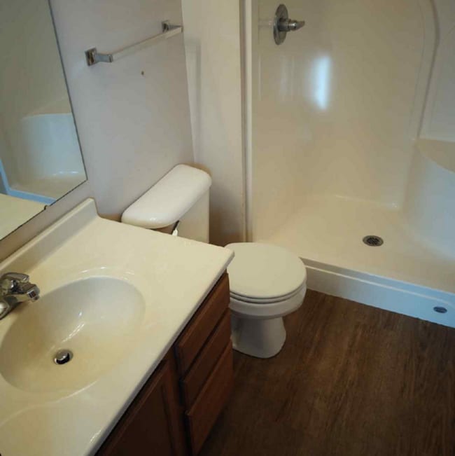 Building Photo - $1,495 | 2 Bedroom, 2.5 Bathroom Town Home | Pet Friendly* | Available for August 1st, 2026 Move In!