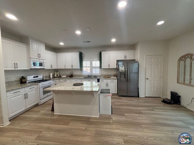 Building Photo - 2512 Vista Del Mar Ln