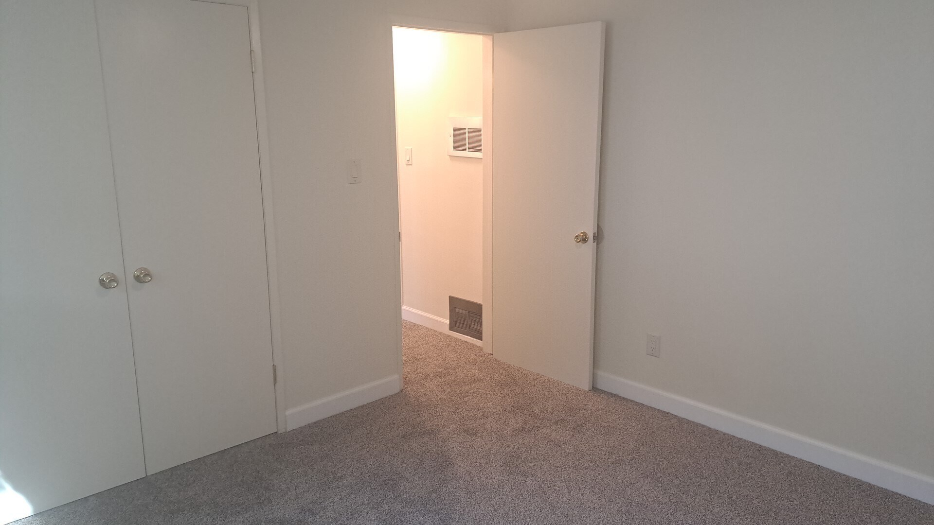 Building Photo - 111 E Hammel St