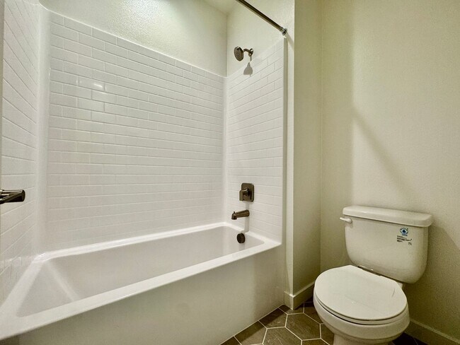 Building Photo - BRAND NEW 4 BED, 3.5 BATHS, 2070 SQ FT TOWNHOME BY KH HOMES