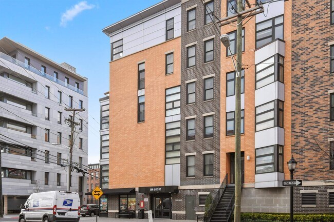 Building Photo - 1100 Adams St