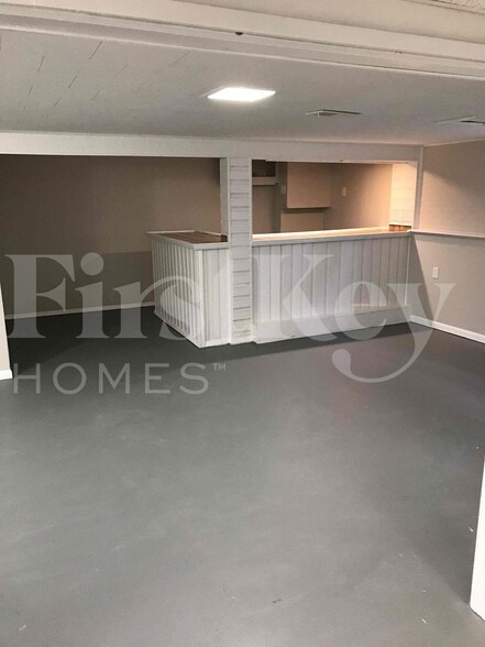 Building Photo - 723 Manchester Ave