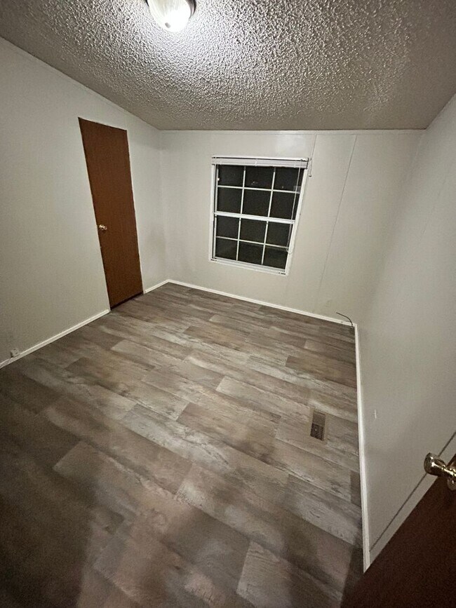 Building Photo - *****AVAILABLE NOW*****