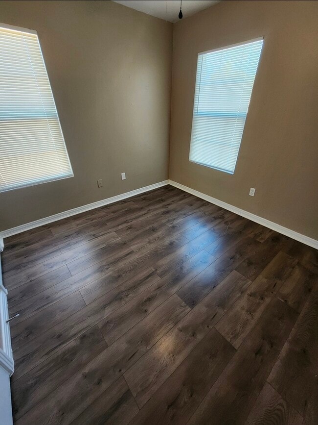 Building Photo - Move in ready!