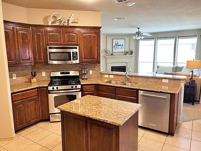 Building Photo - Beautiful 3 Bdrm 2 Bath Home in Fort Worth Texas - Near Haslet