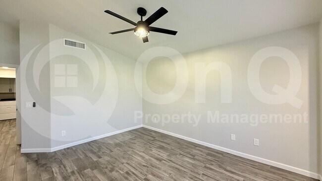 Building Photo - 206 W Oxford Ln