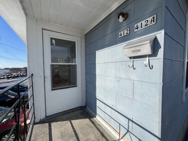 Building Photo - 412-412 N Lake St