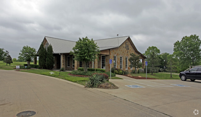 Building Photo - Lake Arlington Ranch