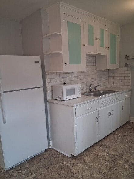 kitchen - 829 Miller Ave