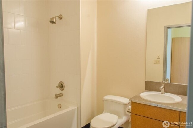 Building Photo - 2Bd/2Ba Seattle Condo