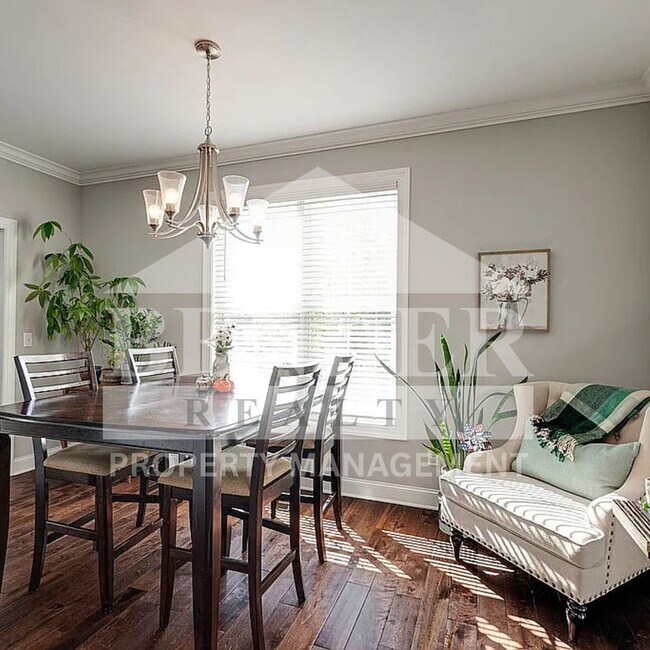 Building Photo - Beautiful Like New Home in Ooltewah