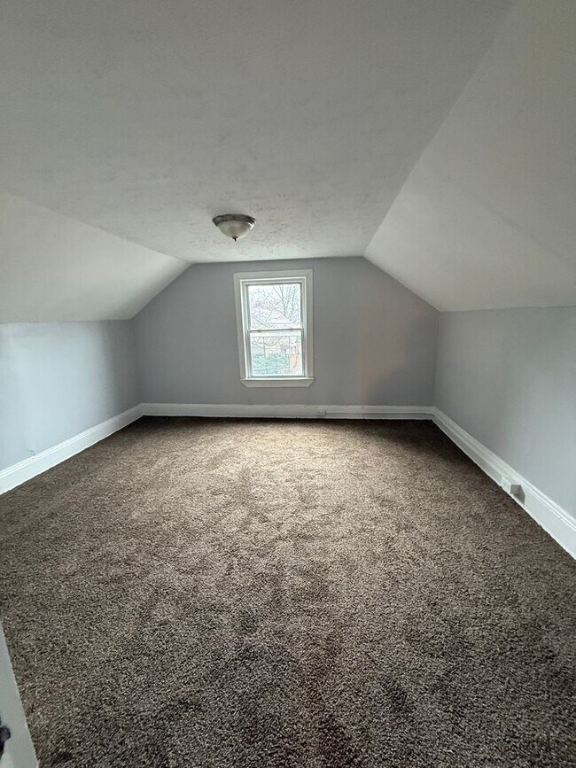 Building Photo - 3bd Single Broadway/Harvard Cash Pay/Section 8