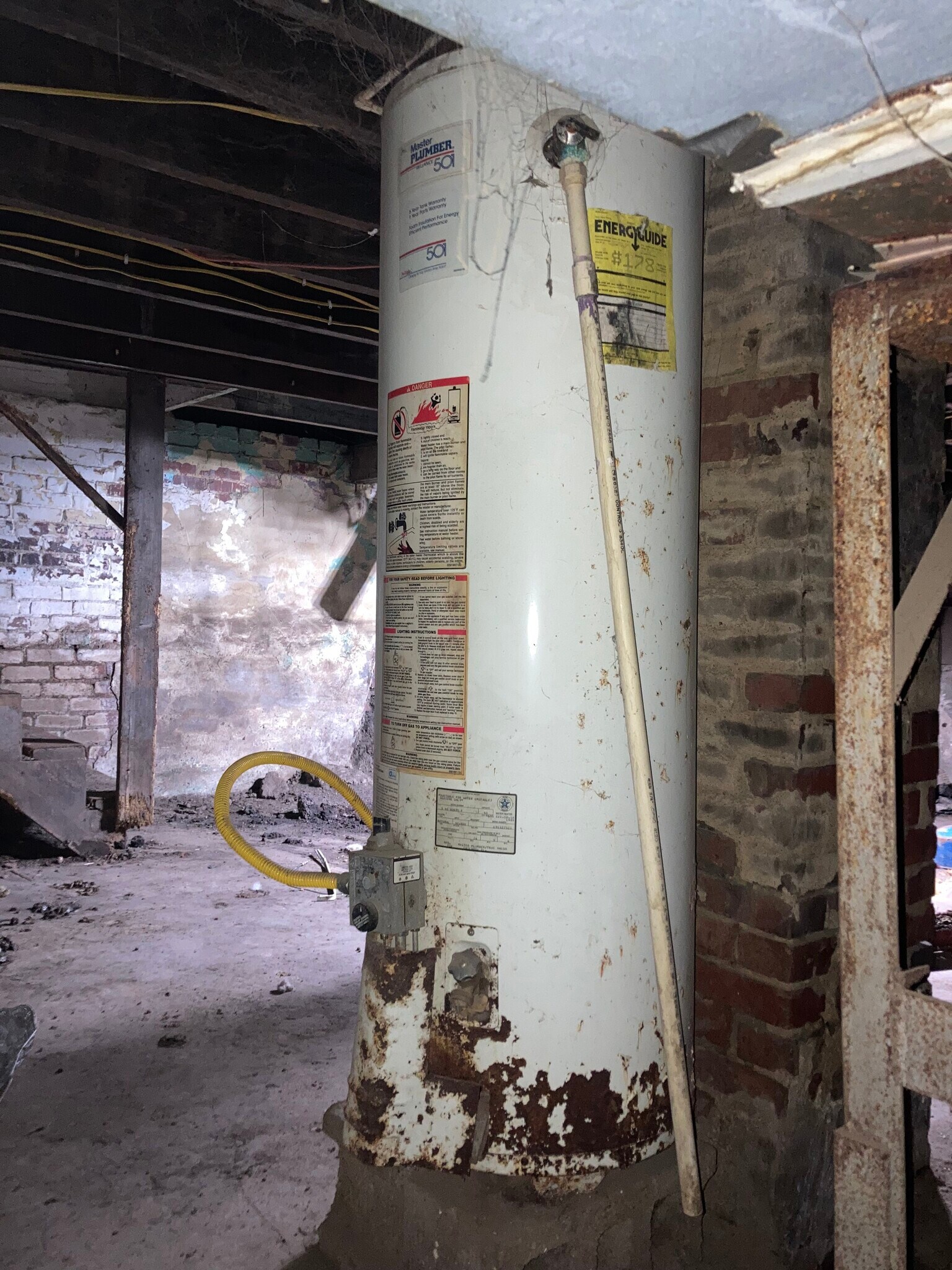 Building Photo - 1628 E Grand Ave