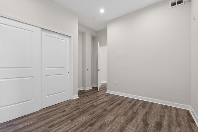 Building Photo - 980 N Marshall St