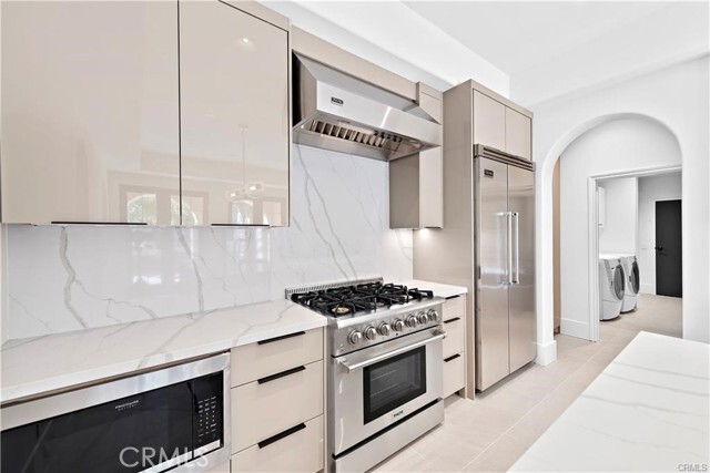Building Photo - 48 Talmont