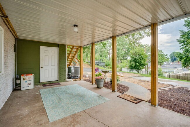 Building Photo - 4 Bedroom / 4 Bath Home for Rent! Kingspor...