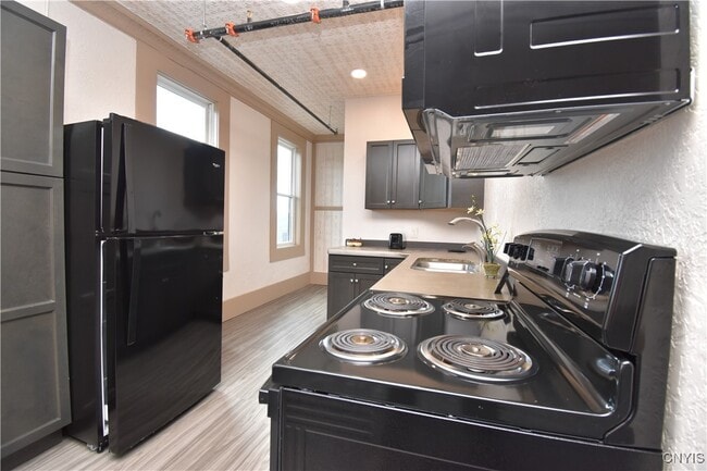 Building Photo - 152 Court 5 Ct