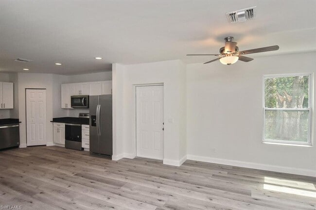 Building Photo - 4 bedroom home!