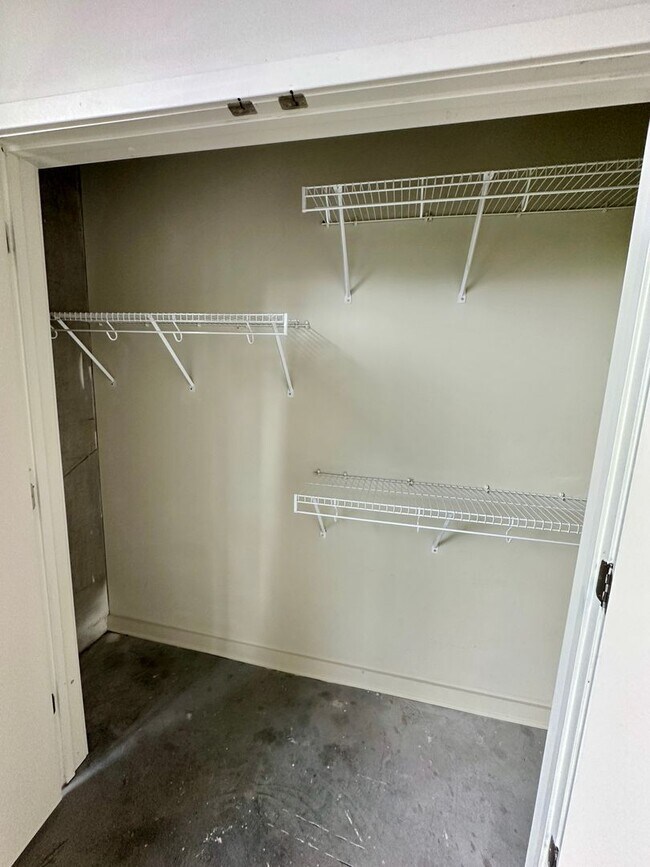 Building Photo - 2 BED | 2.5 BATH | URBAN CONDO | DOWNTOWN ...