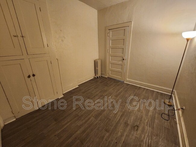 Building Photo - 508 S 5th St