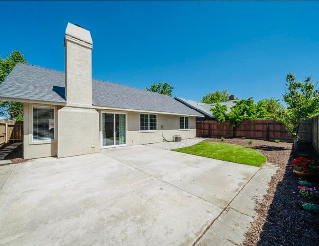 Building Photo - 504 Shaker Heights Way