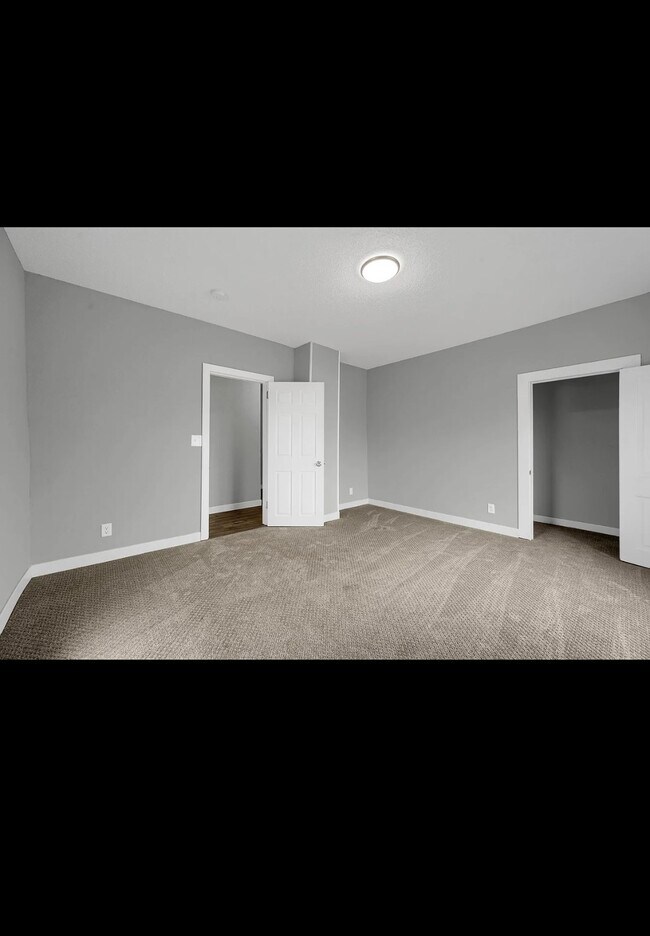 Building Photo - 1055 7th St W