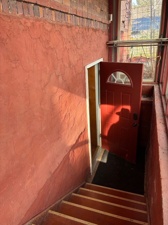 Building Photo - 424 W Market St