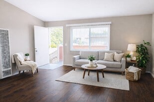 Building Photo - 789 W 18th St