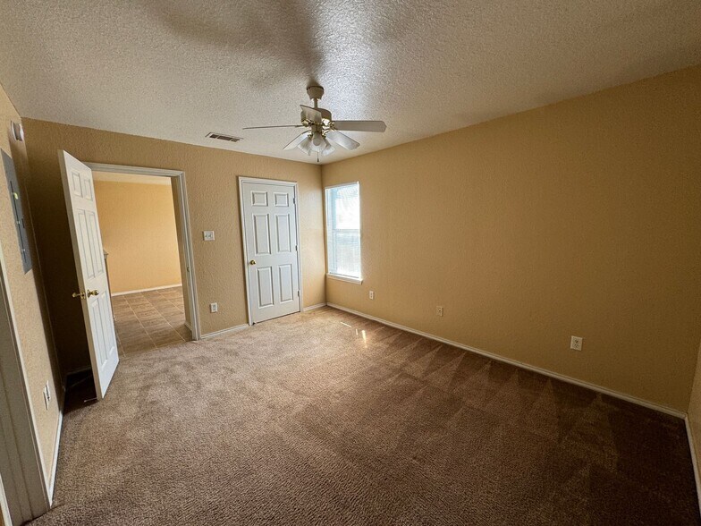 Building Photo - 3203 Toledo Dr