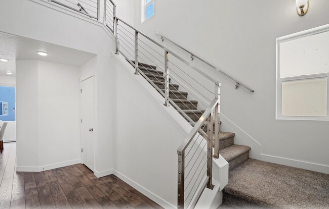 Building Photo - Cute 4-Bedroom Home in Vineyard!