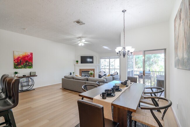 Building Photo - 8051 Bay Branch Dr