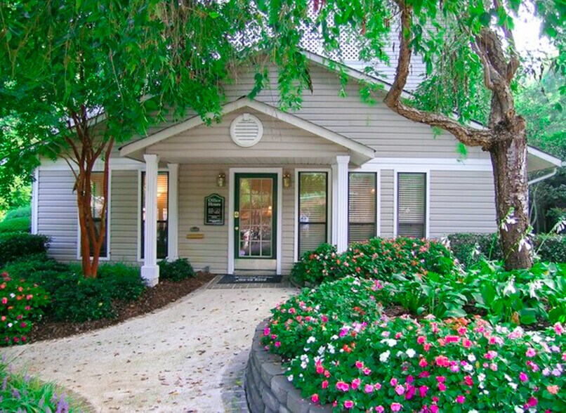 Silver Creek 1776 Summit Forest Dr Marietta GA 30068 Apartment Finder