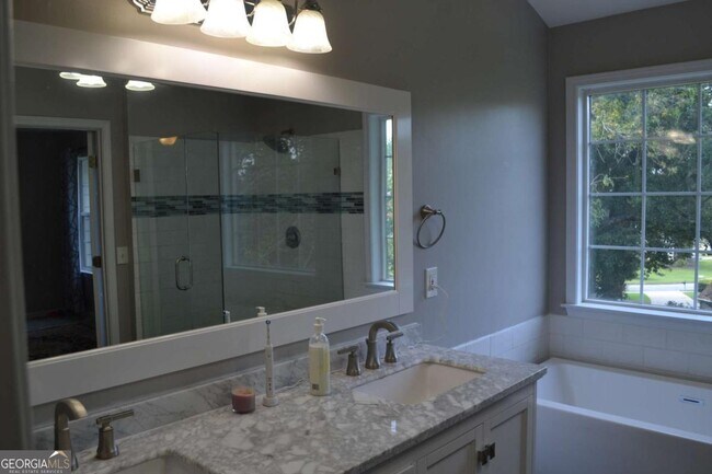 Building Photo - 1620 Grand Jct