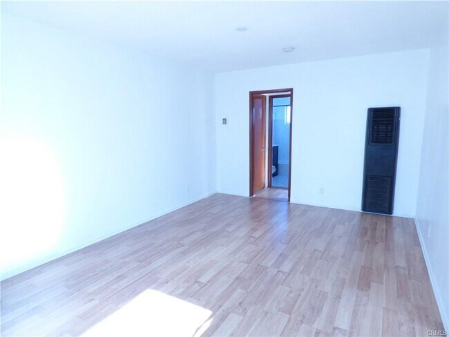 Building Photo - 5832 Camerford Ave