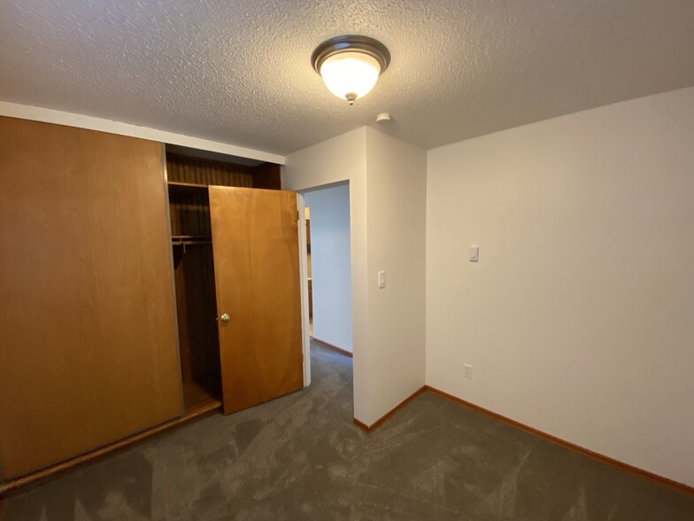 Building Photo - 1221 E Olive St