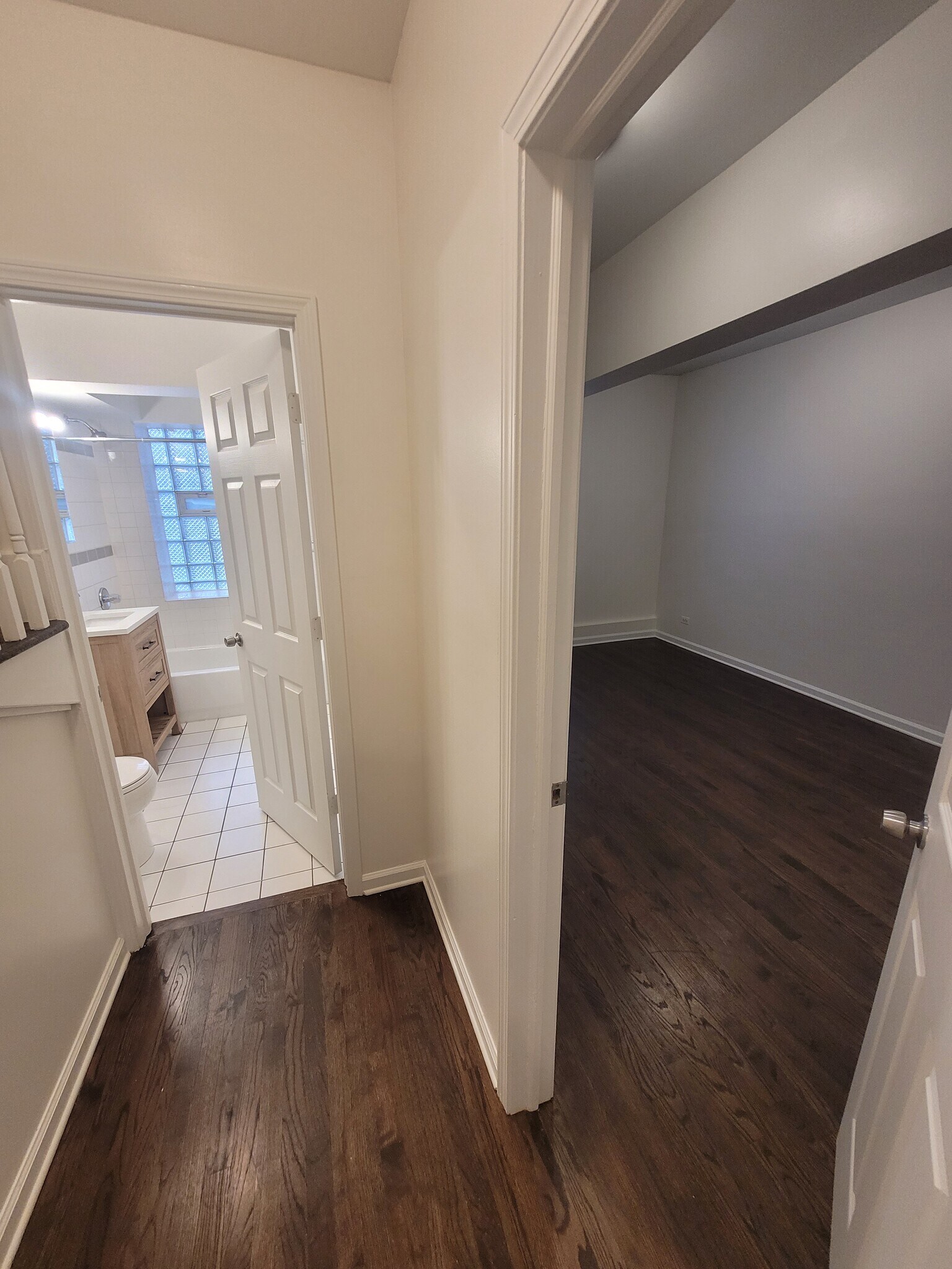 Building Photo - 6708 N Hermitage Ave